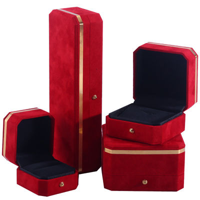 Beli Pabrik grosir Kalung Ring Perhiasan Set Kotak kemasan Perhiasan kotak hadiah Custom logo merah Velvet Perhiasan Kotak dengan tepi emas online manufacture