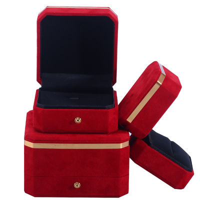 Pabrik grosir Kalung Ring Perhiasan Set Kotak kemasan Perhiasan kotak hadiah Custom logo merah Velvet Perhiasan Kotak dengan tepi emas