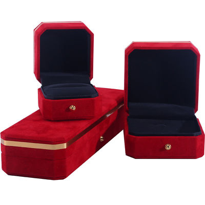 Pabrik grosir Kalung Ring Perhiasan Set Kotak kemasan Perhiasan kotak hadiah Custom logo merah Velvet Perhiasan Kotak dengan tepi emas