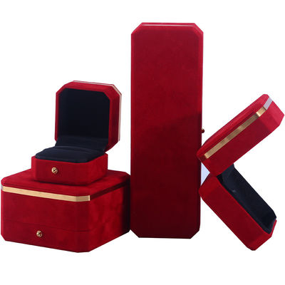 Pabrik grosir Kalung Ring Perhiasan Set Kotak kemasan Perhiasan kotak hadiah Custom logo merah Velvet Perhiasan Kotak dengan tepi emas
