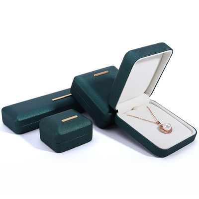 Kotak Perhiasan Velvet PU Kulit Merah yang Disesuaikan untuk Kemasan Earring dan Pendant