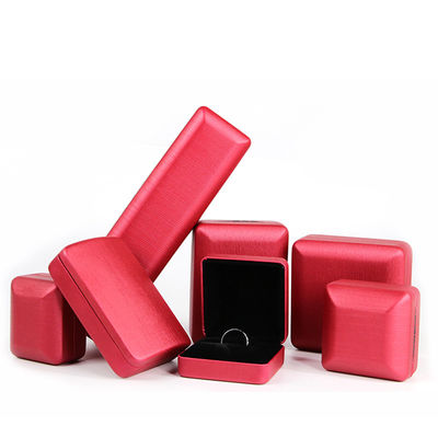 Kotak Perhiasan Kulit PU Merah untuk Cincin dan Set Bahan Besi Desain Hanhong Disesuaikan