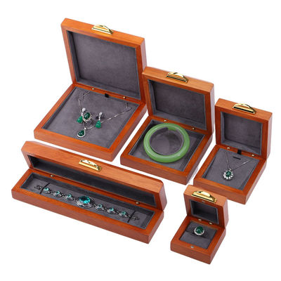 Beli Custom Embossing Logo Luxury Kayu Perhiasan Box Packaging Untuk Gelang Kalung Set online manufacture