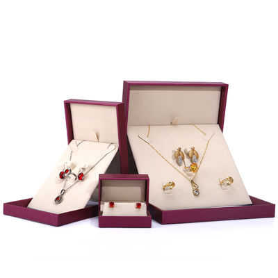 China manufaktur Grosir Perhiasan Mewah Kotak kemasan Custom high end Kalung Gelang Earring Cincin Kemasan mawar Merah Pu Kulit Perhiasan Kotak dengan logo