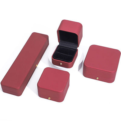Beli Wind Red Sleek PU Kulit Perhiasan Storage Packaging Box dengan ornamen tombol emas online manufacture