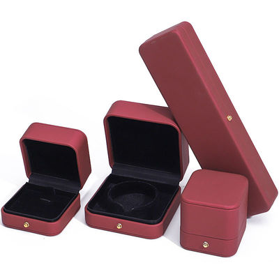 Wind Red Sleek PU Kulit Perhiasan Storage Packaging Box dengan ornamen tombol emas