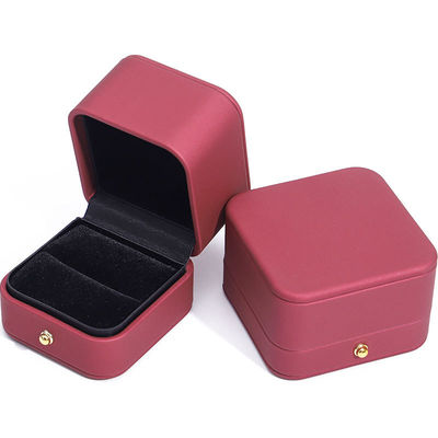 Wind Red Sleek PU Kulit Perhiasan Storage Packaging Box dengan ornamen tombol emas