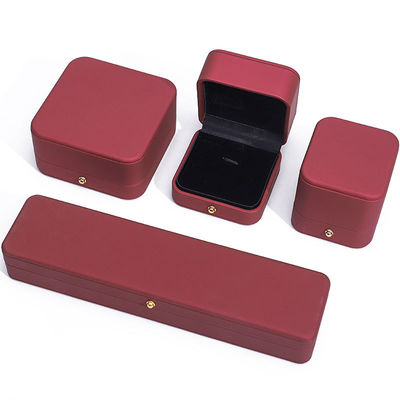 Wind Red Sleek PU Kulit Perhiasan Storage Packaging Box dengan ornamen tombol emas
