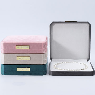 Soft Touch Multi Color Velvet Pearl Necklace Storage Box Dengan Scutcheon Emas