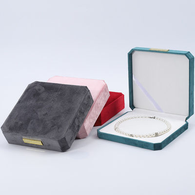 Soft Touch Multi Color Velvet Pearl Necklace Storage Box Dengan Scutcheon Emas
