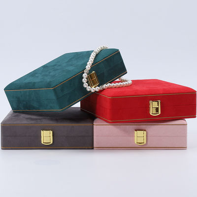 Soft Sleek Velvet Perhiasan Box Organizer Emas Buckle Mewah Perhiasan Case OEM