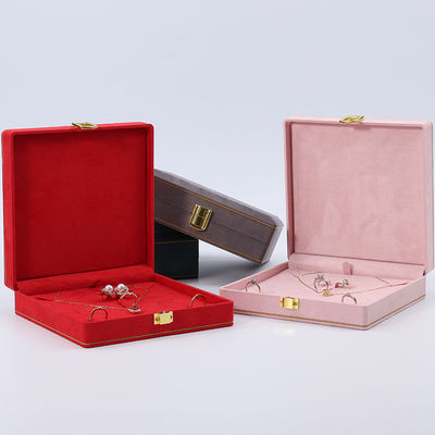 Soft Sleek Velvet Perhiasan Box Organizer Emas Buckle Mewah Perhiasan Case OEM
