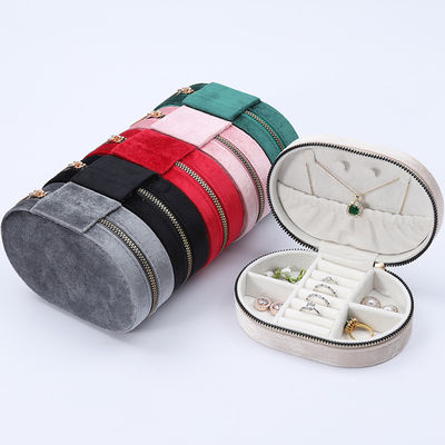 Oval Multiple Cell Soft Velvet Perhiasan Perjalanan Zipper Organizer untuk Pendant Ring