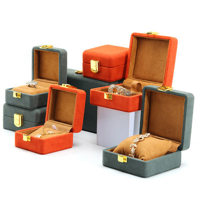 Beli Soft Touch Velvet Jewelry Box Packaging Sets Multi Color Untuk penyimpanan jam tangan mewah online manufacture