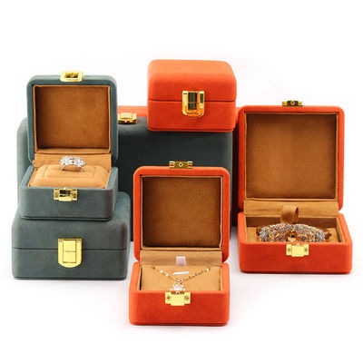 Soft Touch Velvet Jewelry Box Packaging Sets Multi Color Untuk penyimpanan jam tangan mewah