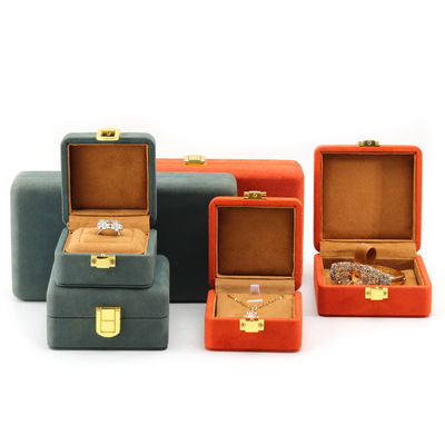 Soft Touch Velvet Jewelry Box Packaging Sets Multi Color Untuk penyimpanan jam tangan mewah