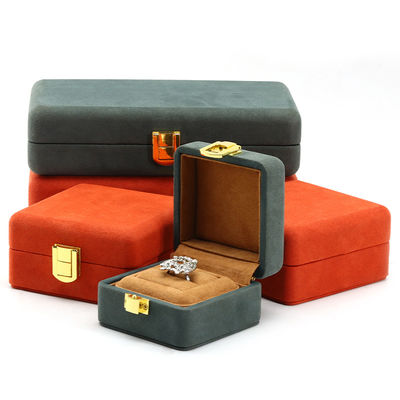 Soft Touch Velvet Jewelry Box Packaging Sets Multi Color Untuk penyimpanan jam tangan mewah