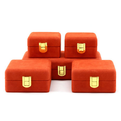 Red Soft Sleek Velvet Perhiasan Mewah Pengemasan penyimpanan dengan tutup cincin emas