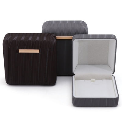 High-End Ray Grain Fux Kulit Perhiasan Kemasan Kotak dengan Ornamen Golden Bar