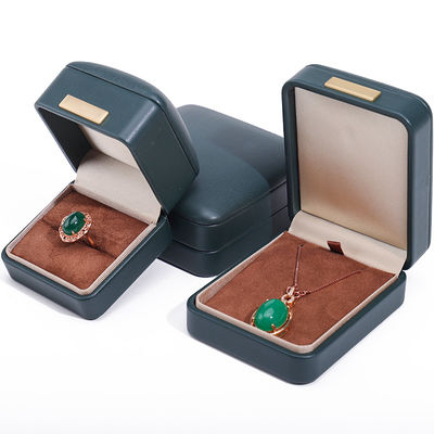 Handy Convex Roof Fake Leather Luxury Jewelry Box Paket dengan Ornamen Bar Emas