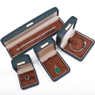 Handy Convex Roof Fake Leather Luxury Jewelry Box Paket dengan Ornamen Bar Emas