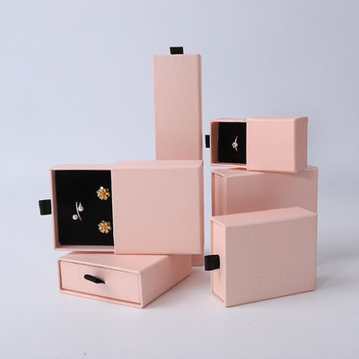 Pabrik grosir Eco Friendly hadiah berkualitas tinggi Kotak Perhiasan Pribadi Cincin Custom Kalung Earring Gelang Kemasan Pink Karton Paper Drawer Kotak Perhiasan dengan logo
