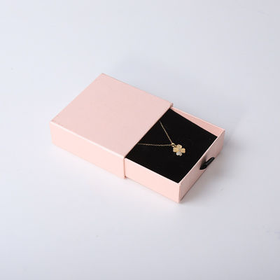 Pabrik grosir Eco Friendly hadiah berkualitas tinggi Kotak Perhiasan Pribadi Cincin Custom Kalung Earring Gelang Kemasan Pink Karton Paper Drawer Kotak Perhiasan dengan logo