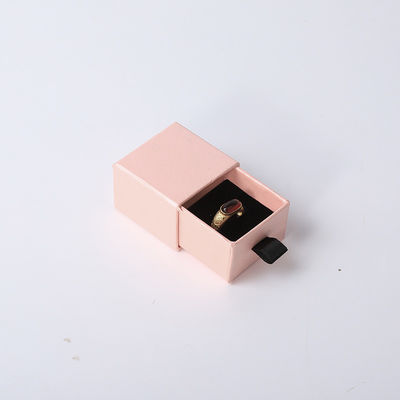 Pabrik grosir Eco Friendly hadiah berkualitas tinggi Kotak Perhiasan Pribadi Cincin Custom Kalung Earring Gelang Kemasan Pink Karton Paper Drawer Kotak Perhiasan dengan logo