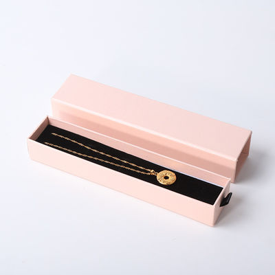 Pabrik grosir Eco Friendly hadiah berkualitas tinggi Kotak Perhiasan Pribadi Cincin Custom Kalung Earring Gelang Kemasan Pink Karton Paper Drawer Kotak Perhiasan dengan logo