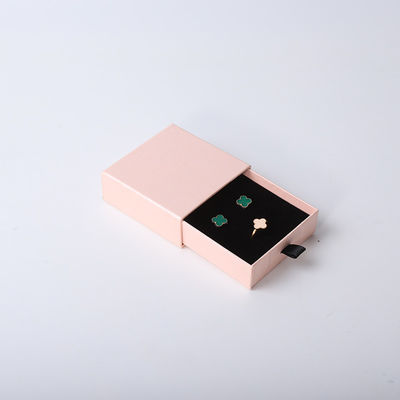 Pabrik grosir Eco Friendly hadiah berkualitas tinggi Kotak Perhiasan Pribadi Cincin Custom Kalung Earring Gelang Kemasan Pink Karton Paper Drawer Kotak Perhiasan dengan logo