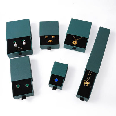 Pabrik grosir Eco Friendly hadiah berkualitas tinggi Kotak Perhiasan Pribadi Cincin Custom Kalung Earring Gelang gelang Kemasan Green Cardboard Paper Drawer Kotak Perhiasan dengan logo