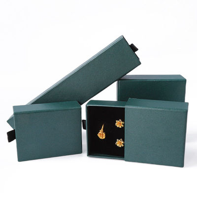 Pabrik grosir Eco Friendly hadiah berkualitas tinggi Kotak Perhiasan Pribadi Cincin Custom Kalung Earring Gelang gelang Kemasan Green Cardboard Paper Drawer Kotak Perhiasan dengan logo