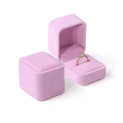 Grosir Perhiasan Mewah Disesuaikan Kothak Cincin Ganda Logo Khusus Velvet Pink Perhiasan Perjodohan Cincin Kothak Kemasan
