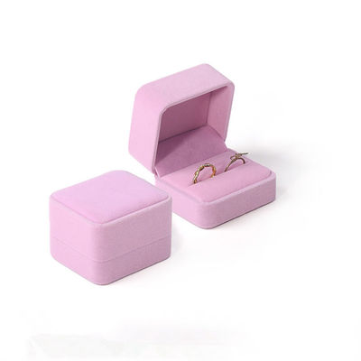 Beli Grosir Perhiasan Mewah Disesuaikan Kothak Cincin Ganda Logo Khusus Velvet Pink Perhiasan Perjodohan Cincin Kothak Kemasan online manufacture