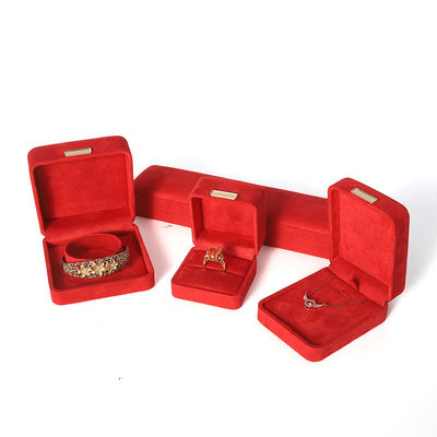 Pabrik grosir Perhiasan Mewah Kotak Pribadi High End Kalung Gelang Earrings Cincin Perhiasan Set Kemasan Kotak Perhiasan Velvet merah dengan logo