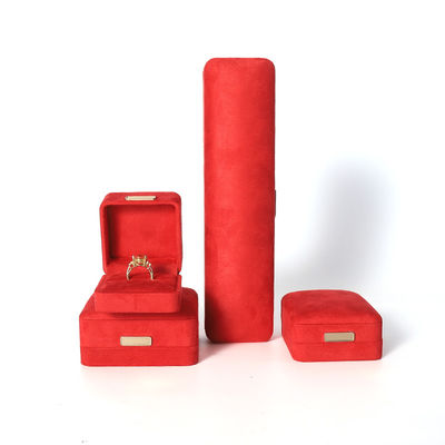 Pabrik grosir Perhiasan Mewah Kotak Pribadi High End Kalung Gelang Earrings Cincin Perhiasan Set Kemasan Kotak Perhiasan Velvet merah dengan logo