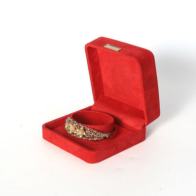 Pabrik grosir Perhiasan Mewah Kotak Pribadi High End Kalung Gelang Earrings Cincin Perhiasan Set Kemasan Kotak Perhiasan Velvet merah dengan logo