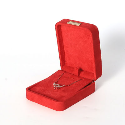 Pabrik grosir Perhiasan Mewah Kotak Pribadi High End Kalung Gelang Earrings Cincin Perhiasan Set Kemasan Kotak Perhiasan Velvet merah dengan logo