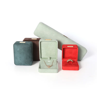 Pabrik grosir Perhiasan Mewah Kotak Pribadi High End Kalung Gelang Earrings Cincin Perhiasan Set Kemasan buatan tangan Kotak Perhiasan Velvet dengan logo