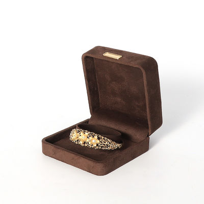 Pabrik grosir Perhiasan Mewah Kotak Pribadi High End Kalung Gelang Earrings Cincin Perhiasan Set Kemasan Kotak Perhiasan Berwarna ungu beludru dengan logo
