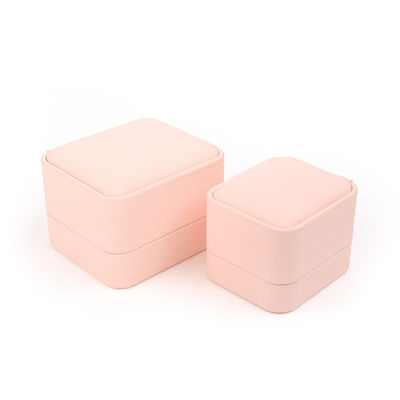 Grosir Perhiasan Kemasan Kotak Cincin Custom Perhiasan Kemasan Mewah Pink Perhiasan Kulit Double Ring Box untuk Pernikahan