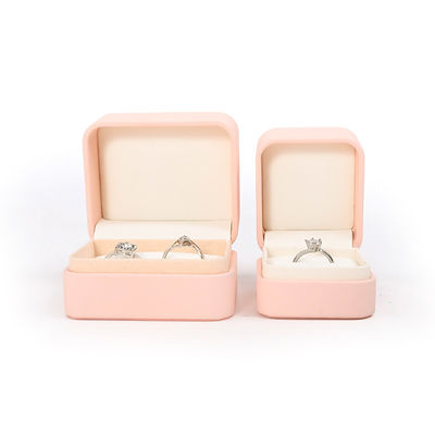 Grosir Perhiasan Kemasan Kotak Cincin Custom Perhiasan Kemasan Mewah Pink Perhiasan Kulit Double Ring Box untuk Pernikahan