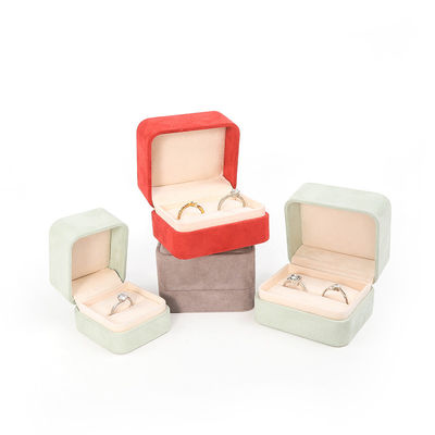 Grosir Perhiasan High End Kemasan Kotak Cincin Custom Logo Perhiasan Kemasan Mewah Pernikahan Ganda Pertunangan Velvet Ring Box
