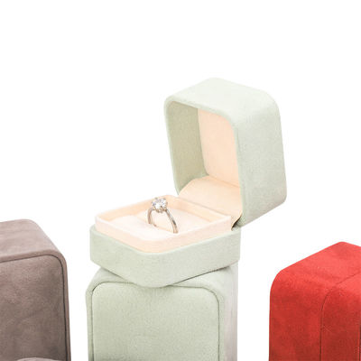 Grosir Perhiasan High End Kemasan Kotak Cincin Custom Logo Perhiasan Kemasan Mewah Pernikahan Ganda Pertunangan Velvet Ring Box