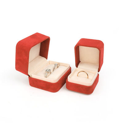 Grosir Perhiasan Kemasan Ring Box Custom Perhiasan Kemasan Mewah Pernikahan Ganda Pertunangan Red Velvet Ring Box dengan logo