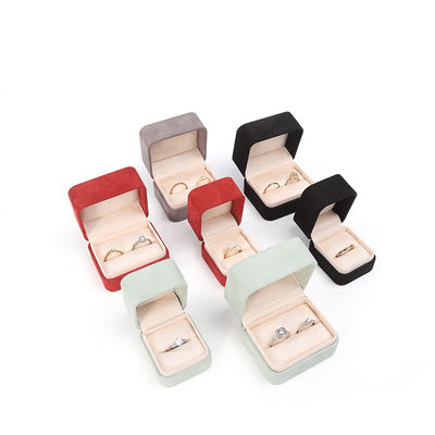 Grosir Perhiasan Kemasan Kotak Cincin Custom Perhiasan Kemasan Mewah Pernikahan Ganda Pertunangan Green Velvet Ring Box dengan logo
