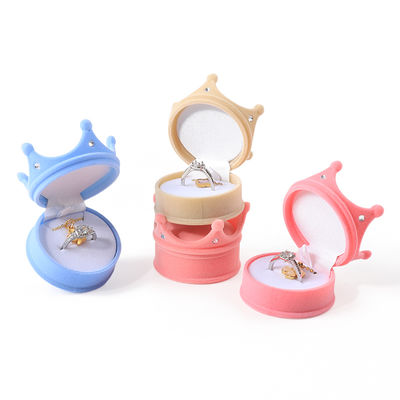 Kemasan perhiasan kotak cincin beludru mahkota lipat kelas atas yang dipersonalisasi untuk hadiah Liburan