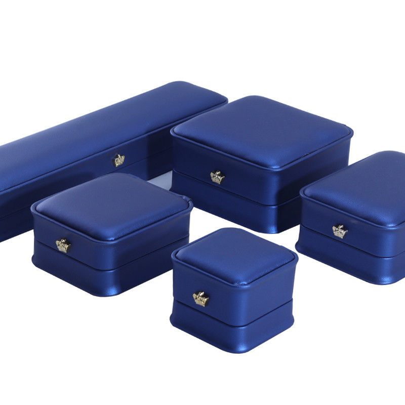 Custom Logo PU Kulit Mahkota Desain Perhiasan Kotak Set untuk Blue Bracelet Kalung Cincin