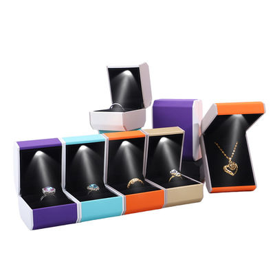 Customized Size LED Plastik Kotak Perhiasan dengan Velvet Lining dan LED Lighting