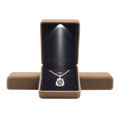 Hanhong Embossed Luxury LED Velvet Brown Jewelry Packaging Box Custom Ring Box dengan Cahaya